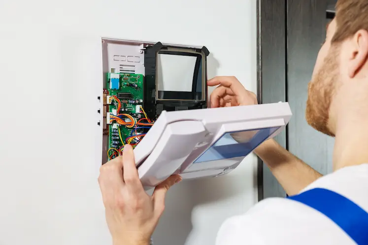 Installazione di un interruttore differenziale salvavita su quadro elettrico